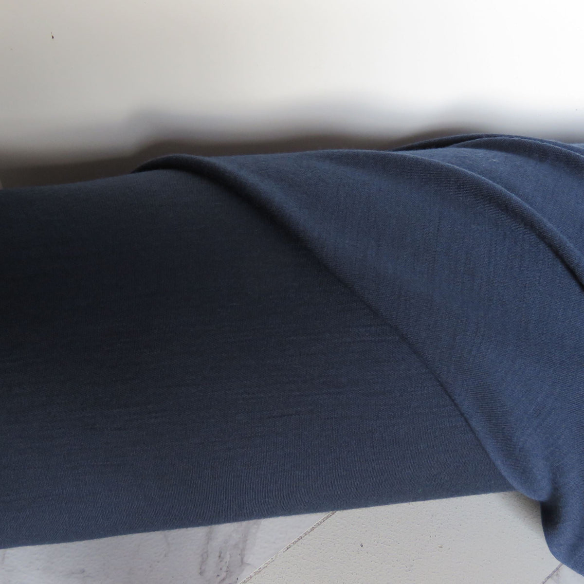 1.8m Arlington Navy Interlock 100 Merino 250gprecut as last piece le