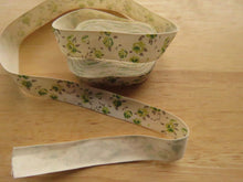 Load image into Gallery viewer, 5 yards/ 4.6m Green Roses printed on Cream 100% cotton tape