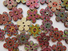 Load image into Gallery viewer, 10 Retro Print Flower Shape Wood like Buttons 20mm diameter