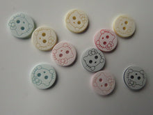 Load image into Gallery viewer, 10 Kitten Face with Bow resin 12.5mm buttons