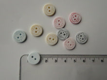 Load image into Gallery viewer, 10 Kitten Face with Bow resin 12.5mm buttons