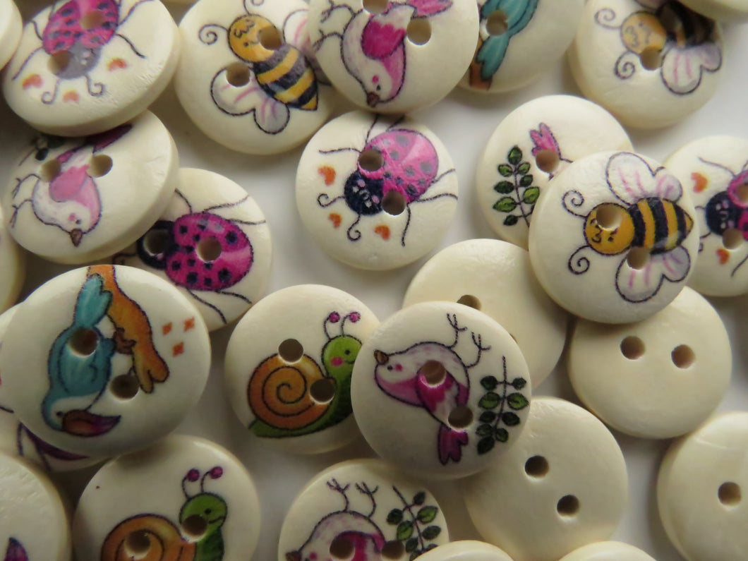 24 mixed print Bee, Bird, snail, ladybug, butterfly 15mm buttons