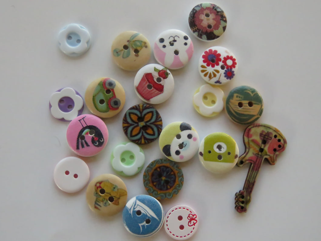 21 buttons- mixed set with the buttons as shown in the photos