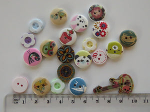 21 buttons- mixed set with the buttons as shown in the photos