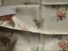 Load image into Gallery viewer, 2 pieces Chinese brocade Gold 36cm x 29.5cm Silver 40cm x 40cm