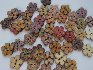 19 x 15mm Flower shape retro print buttons 2 holes