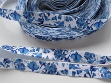Load image into Gallery viewer, 4m Blue floral Print on white  fold over elastic 15mm foldover foe.