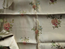Load image into Gallery viewer, 2 pieces Chinese brocade Gold 36cm x 29.5cm Silver 40cm x 40cm