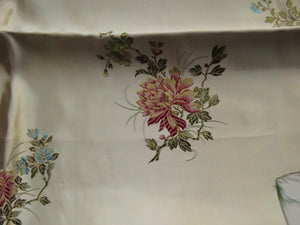 2 pieces Chinese brocade Gold 36cm x 29.5cm Silver 40cm x 40cm