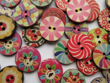 Load image into Gallery viewer, 25 Mixed Print retro vintage mixed print 20mm buttons 2 holes