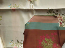 Load image into Gallery viewer, 2 pieces Chinese brocade Gold 36cm x 29.5cm Silver 40cm x 40cm
