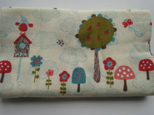 Load image into Gallery viewer, Springtime Floral Fabric Bundle of 5 Fat Quarters. Mixed prints- 100% cotton. 50 x 52cm per piece