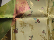 Load image into Gallery viewer, 2 pieces Chinese brocade Gold 36cm x 29.5cm Silver 40cm x 40cm