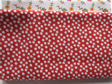 Load image into Gallery viewer, Springtime Floral Fabric Bundle of 5 Fat Quarters. Mixed prints- 100% cotton. 50 x 52cm per piece