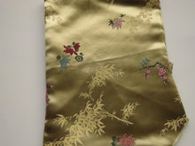 Load image into Gallery viewer, 2 pieces Chinese brocade Gold 36cm x 29.5cm Silver 40cm x 40cm