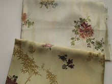 Load image into Gallery viewer, 2 pieces Chinese brocade Gold 36cm x 29.5cm Silver 40cm x 40cm