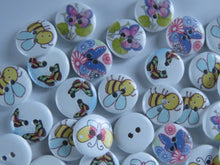 Load image into Gallery viewer, 50 mixed print Bee and butterfly  white black 15mm buttons