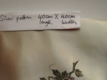 Load image into Gallery viewer, 2 pieces Chinese brocade Gold 36cm x 29.5cm Silver 40cm x 40cm