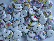 Load image into Gallery viewer, 50 mixed print Bee and butterfly  white black 15mm buttons