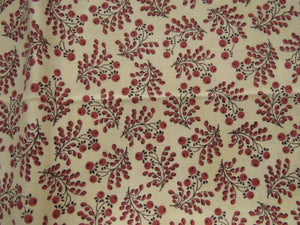 1/8th yard Approx. 56cm x 23cm Pinkish berry sprigs on cream cotton