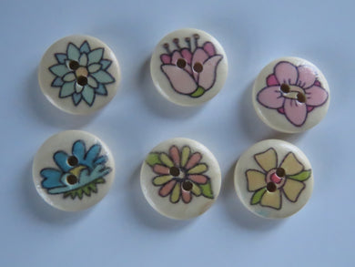 25 Single flower mixed print cream 15mm buttons