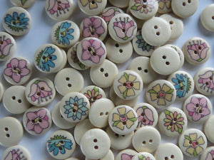 25 Single flower mixed print cream 15mm buttons
