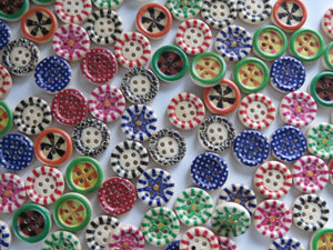 25 Variegated Mixed colours on border 15mm buttons with 4 holes