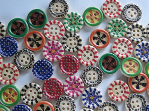 25 Variegated Mixed colours on border 15mm buttons with 4 holes