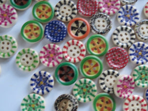 25 Variegated Mixed colours on border 15mm buttons with 4 holes