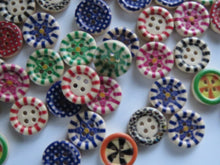 Load image into Gallery viewer, 25 Variegated Mixed colours on border 15mm buttons with 4 holes