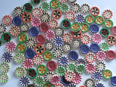 25 Variegated Mixed colours on border 15mm buttons with 4 holes