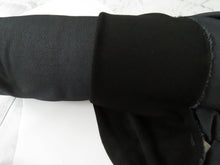 Load image into Gallery viewer, 25cm Shuttle Black with Grey Honeycomb backing 58% merino 48% polyester 215g