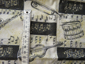 Music and instruments print quilting patchwork fabric- 100% cotton 29cm L x 116cm wide