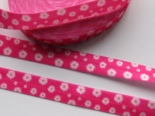 Load image into Gallery viewer, 4.3m White Daisy on bright pink 15mm wide fold over elastic foldover FOE