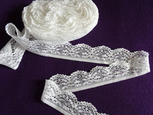 Load image into Gallery viewer, 4m White Wide Scallop Top Flower Stretch Lace 30mm