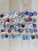 Load image into Gallery viewer, 10 x Mixed set 20mm buttons- music, floral, dream, butterfly, animal etc