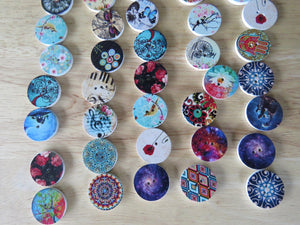 10 x Mixed set 20mm buttons- music, floral, dream, butterfly, animal etc