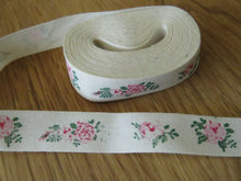 Load image into Gallery viewer, 5 yards/ 4.6m Pink Roses printed on Cream 100% cotton tape