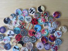 Load image into Gallery viewer, 100 x Mixed set 20mm buttons- music, floral, heart, dream,  mixed prints