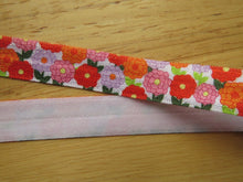 Load image into Gallery viewer, 5m Zinnia Flower Print 15mm Fold over FOE Foldover Elastic 5m