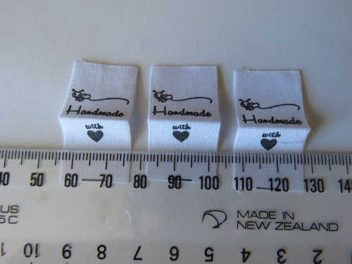 10 Bee Handmade Labels 20 x 20mm