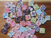 Load image into Gallery viewer, 50 Floral Print Square White buttons 20mm