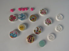 Load image into Gallery viewer, 18 Mixed Set Random Buttons- see photos with ruler for sizes. Buttons as shown