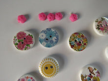 Load image into Gallery viewer, 18 Mixed Set Random Buttons- see photos with ruler for sizes. Buttons as shown