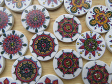 Load image into Gallery viewer, 10 Red Green Mustard Retro Vintage print with white background 25mm buttons