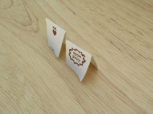 Load image into Gallery viewer, 100 Hand made with a twig leaf border cotton flag labels. 2 x 2cm
