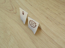 Load image into Gallery viewer, 9 Hand made with a twig leaf border cotton flag labels. 2 x 2cm