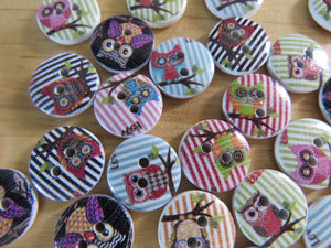 50 White Striped Owl on branch buttons 15mm- white back