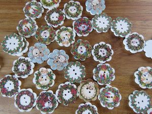 10 Christmas Wreath Print buttons Flower shape edge 18mm