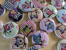 Load image into Gallery viewer, 10 White Striped Owl on branch buttons 15mm- white back